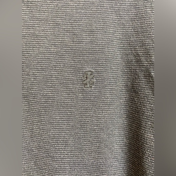 Izod Polo Shirt Men's Short Sleeve 100% Polyester Blue Striped. Not sure size. - Picture 4 of 7